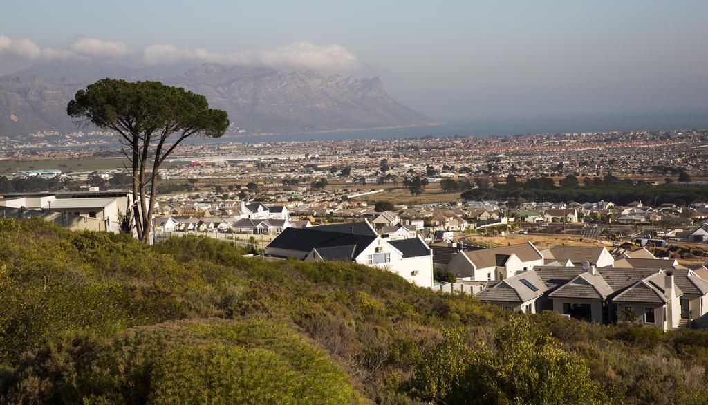 43 On Sandstone Somerset West Rum bild